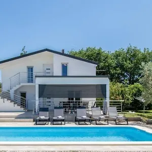 Ferienhaus Aleya Mit Pool, Medulin